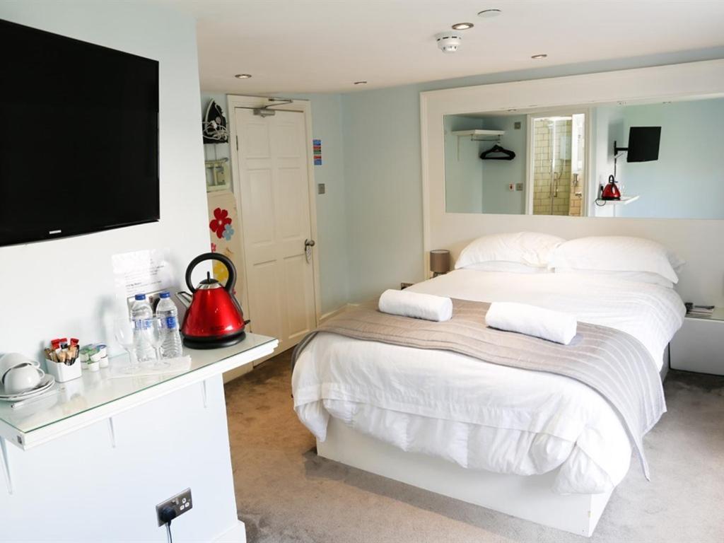 Innit Joy Brighton Room photo